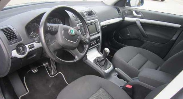 Left hand drive car SKODA OCTAVIA (01/11/2010) - 