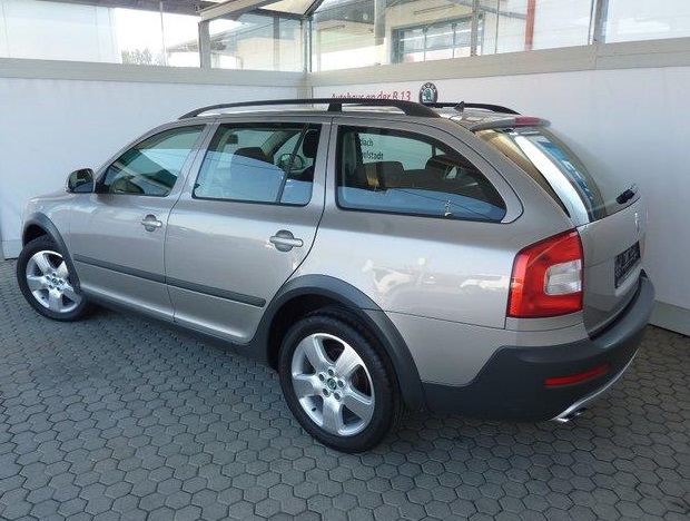 lhd car SKODA OCTAVIA (01/09/2011) - 