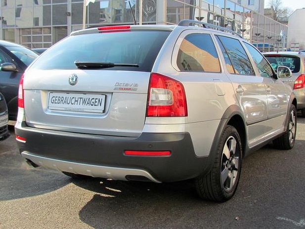 lhd car SKODA OCTAVIA (01/07/2011) - 