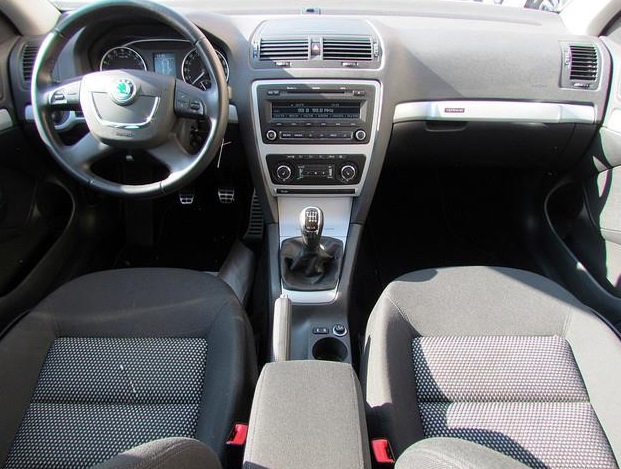 Left hand drive car SKODA OCTAVIA (01/07/2011) - 