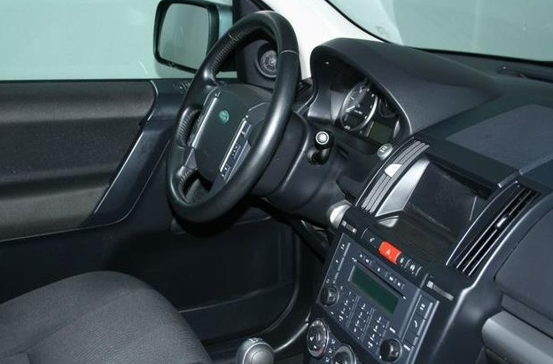 Left hand drive car LANDROVER FREELANDER (01/12/2011) - 