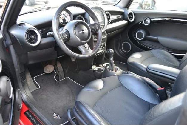 Left hand drive car MINI COOPER (01/01/2013) - 