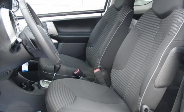 Left hand drive car PEUGEOT 107 (01/03/2014) - 