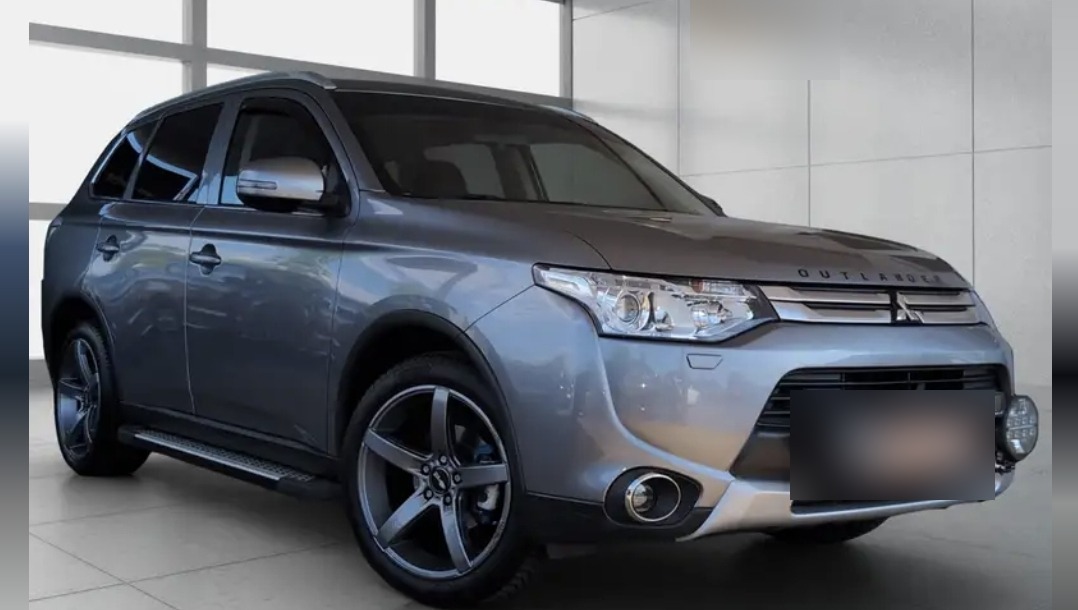 Left Hand Drive MITSUBISHI OUTLANDER 2.2 DI-D 4WD Intense 7-Seater AHK Xenon DAB for sale