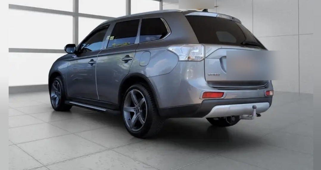 Left Hand Drive MITSUBISHI OUTLANDER gallery photo