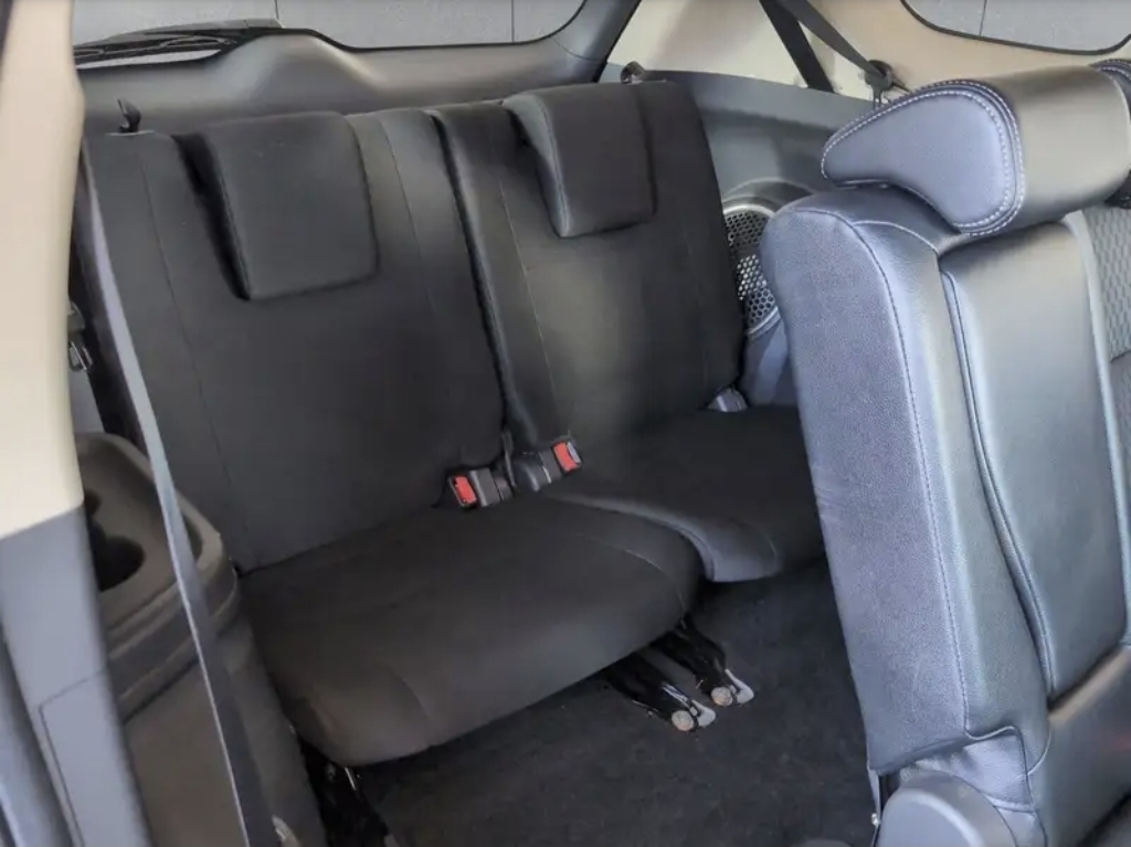 Left Hand Drive MITSUBISHI OUTLANDER gallery photo