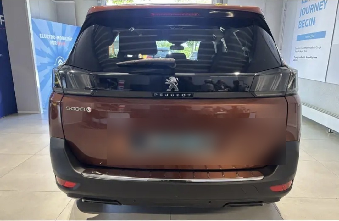 Left Hand Drive PEUGEOT 5008 gallery photo