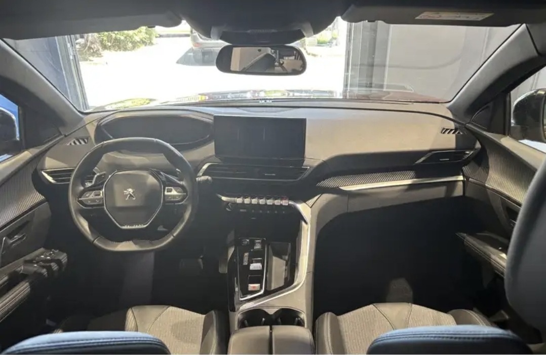 Left Hand Drive PEUGEOT 5008 gallery photo