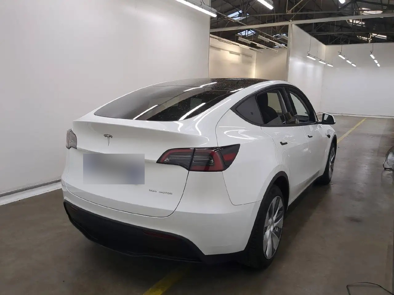 Left Hand Drive TESLA MODEL Y gallery photo