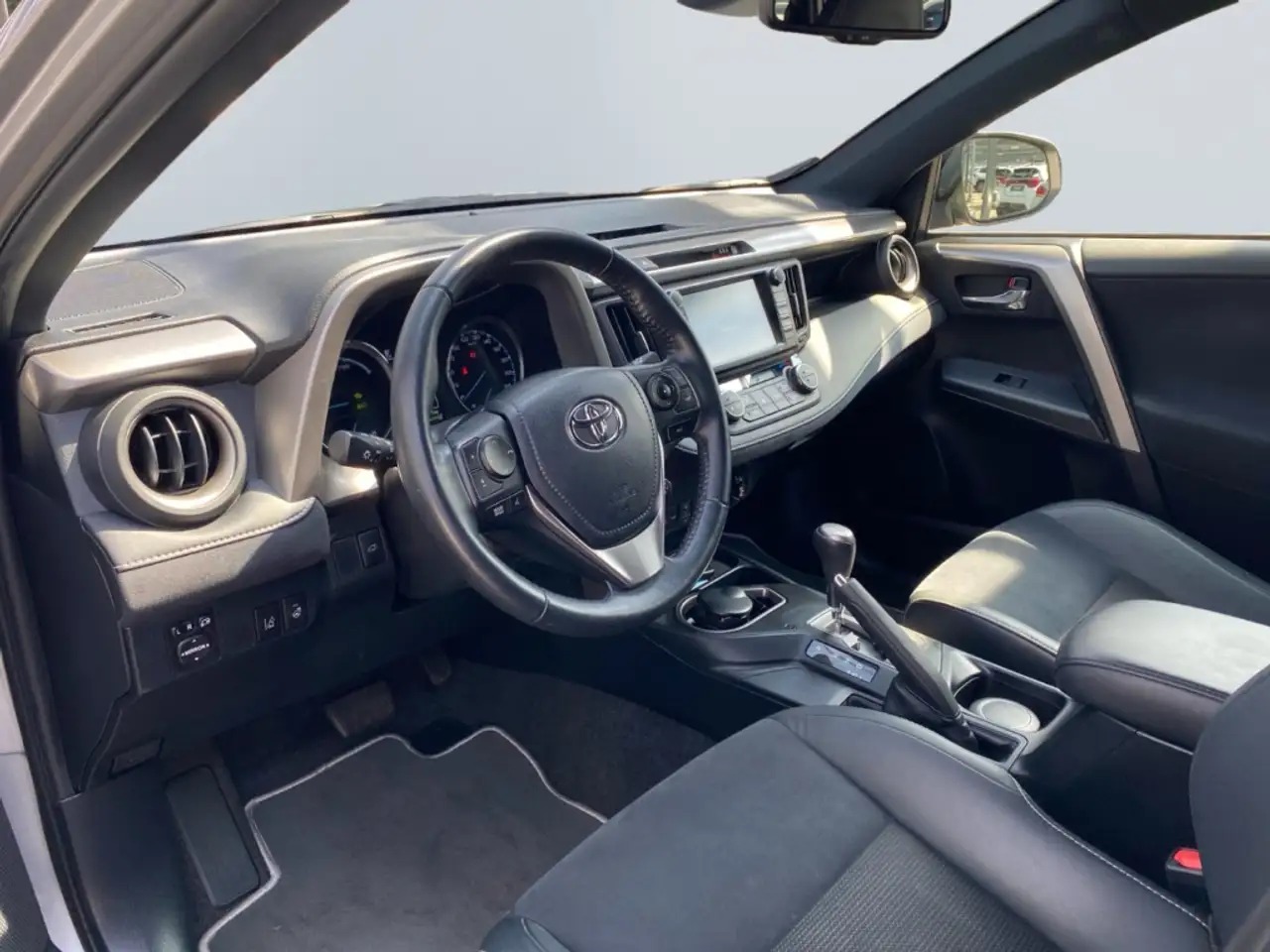 Left Hand Drive TOYOTA RAV4 gallery photo
